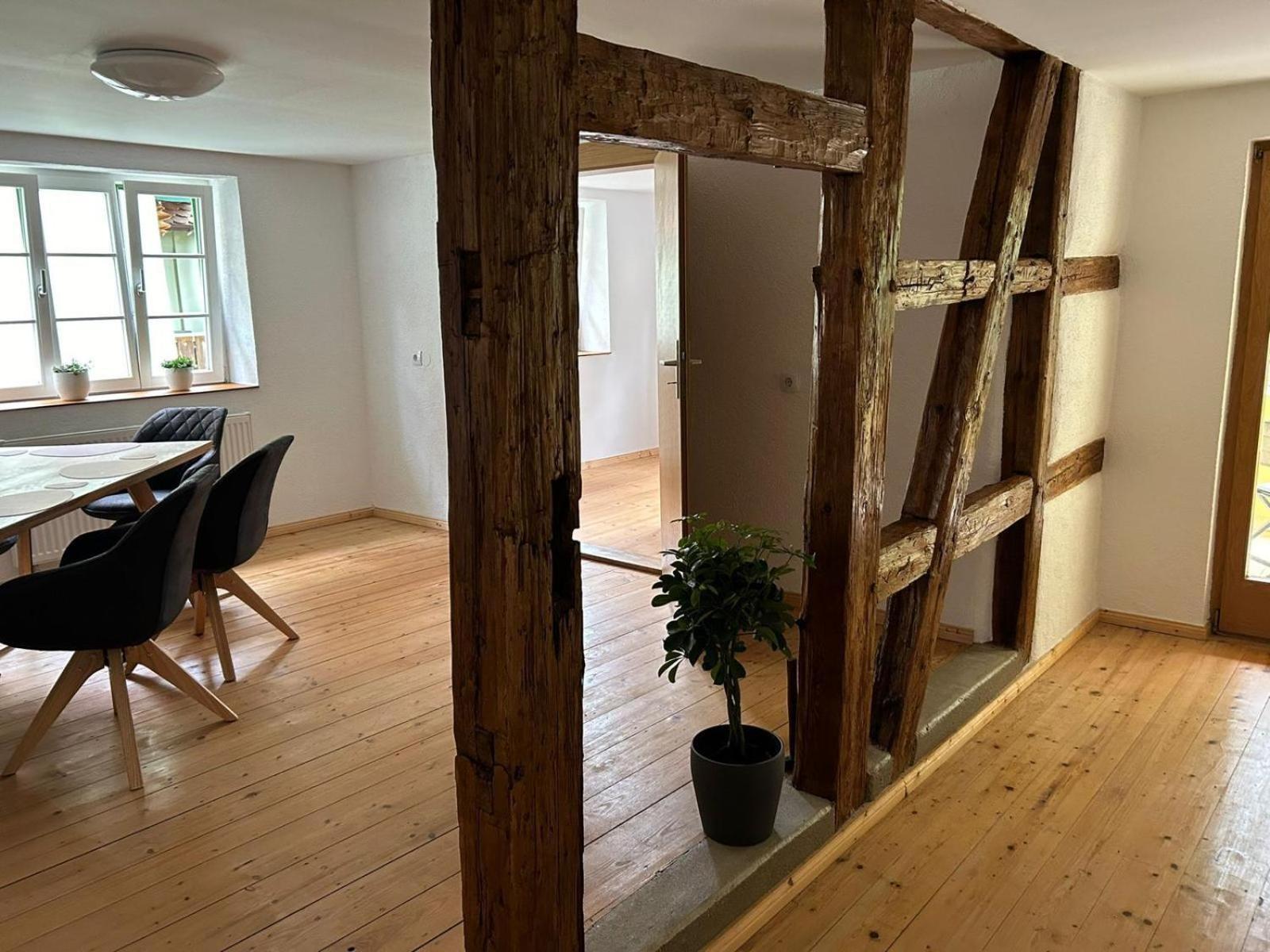 ディンケルスビュールDornroeschenアパートメント 部屋 写真